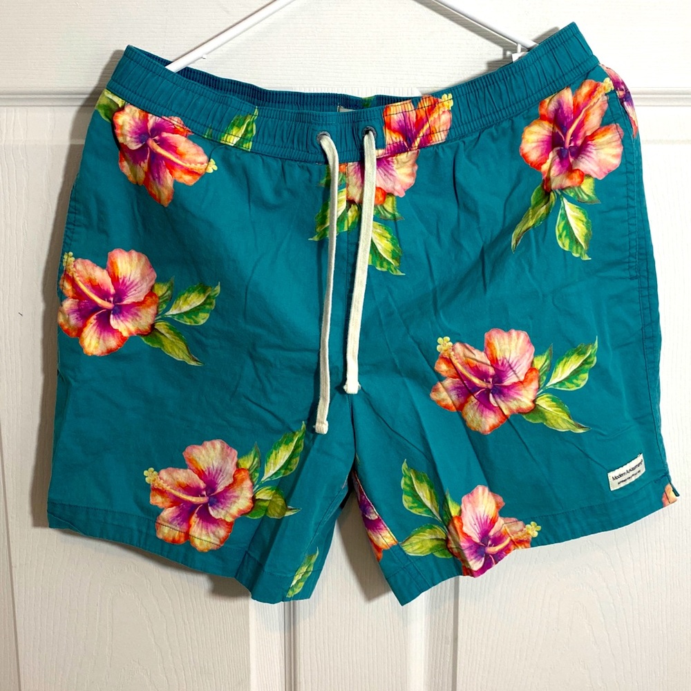 Modern Amusement medium men shorts